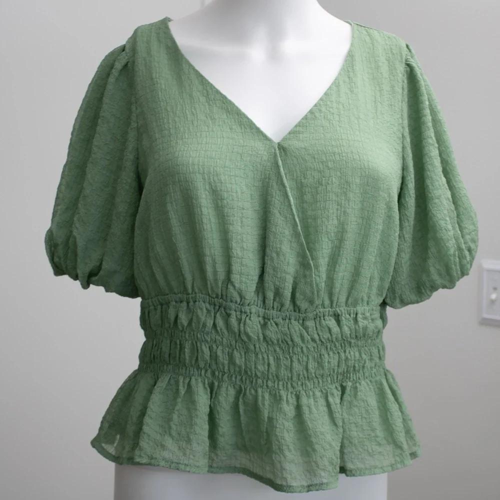 ASTR the Label Chiffon Smocked Blouse Sage Green Puff Sleeve Women’s Top Size M